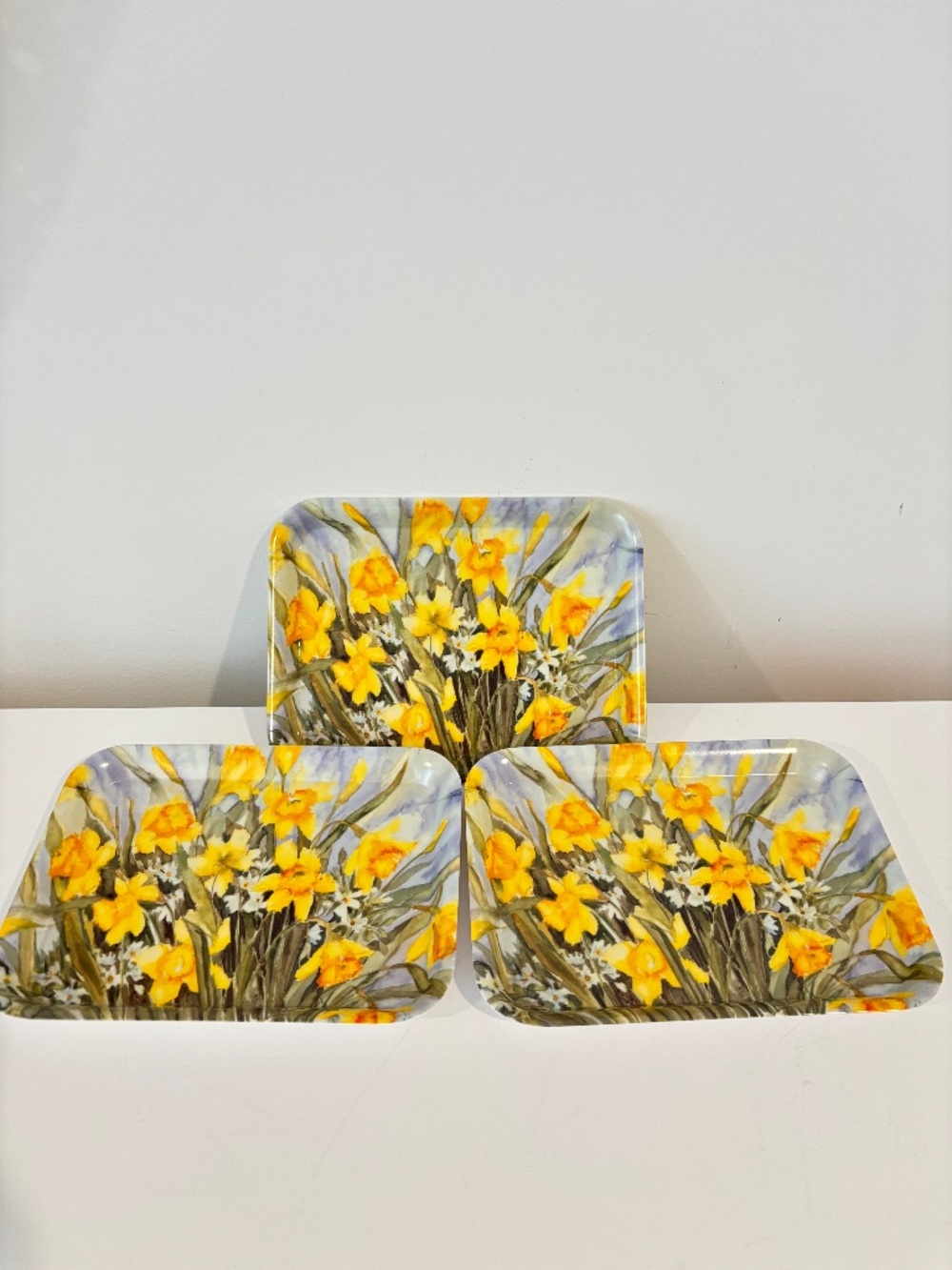 Vintage British MELAMASTER Melamine Set of THREE snack serving trays daffodils